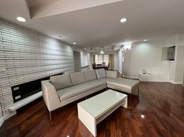 3 спален Квартира в аренду в Cosmo Villa, Khlong Toei