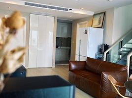 2 Bedroom Apartment for sale at The Room Sukhumvit 21, Khlong Toei Nuea