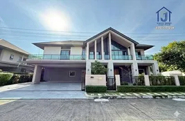 5 bedroom House for sale in Nonthaburi, Thailand