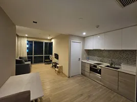 1 спален Кондо в аренду в The Room Sukhumvit 21, Khlong Toei Nuea