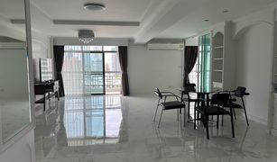 3 Bedrooms Condo for sale in Khlong Tan Nuea, Bangkok Royal Castle