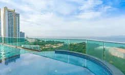 Фото 2 of the Communal Pool at Cosy Beach View