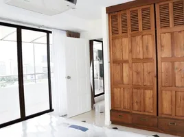 2 Bedroom Condo for sale at Diamond Tower, Si Lom