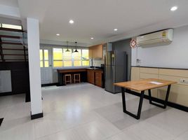 3 Schlafzimmer Haus zu vermieten in Asok BTS, Khlong Toei, Khlong Toei Nuea