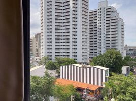 2 Schlafzimmer Appartement zu vermieten im The Prestige 49, Khlong Tan Nuea