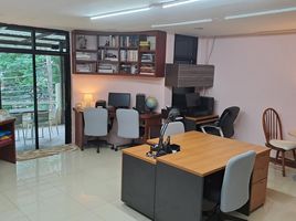 200 m² Office for rent in Bangkok, Phlapphla, Wang Thong Lang, Bangkok