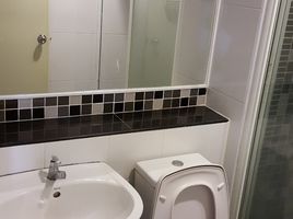 Студия Кондо в аренду в Regent Home 12 Latphrao 41, Sam Sen Nok, Хуаи Кхщанг