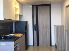 1 Schlafzimmer Appartement zu vermieten im Oka Haus, Khlong Tan