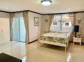 4 Schlafzimmer Reihenhaus zu vermieten im Royal Nakarin Villa, Nong Bon, Prawet