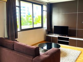 1 Schlafzimmer Appartement zu vermieten im Nantiruj Tower, Khlong Toei