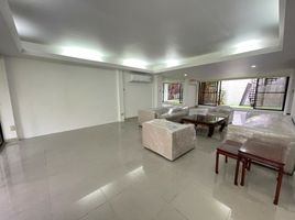 6 Schlafzimmer Reihenhaus zu vermieten in Watthana, Bangkok, Khlong Tan Nuea, Watthana
