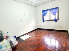 3 Bedroom Townhouse for sale in Ministry Of Public Health MRT, Talat Khwan, Talat Khwan