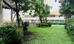 Photo 2 of the Communal Garden Area at Supalai Oriental Place Sathorn-Suanplu