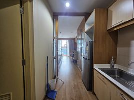 Studio Condo for rent at Silom Grand Terrace, Si Lom