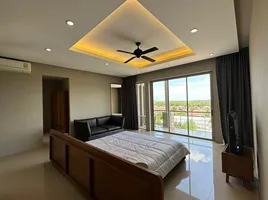 4 Schlafzimmer Villa zu verkaufen im Baan Maneekram-Jomthong Thani, Wichit