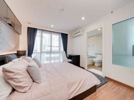 2 Bedroom Condo for sale at The Surawong, Si Phraya