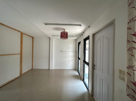 3 Bedroom Townhouse for sale at The Enter (Kanchanapisek 39), Dokmai, Prawet, Bangkok