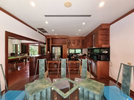 4 Schlafzimmer Villa zu vermieten im Nai Harn Baan Bua, Rawai