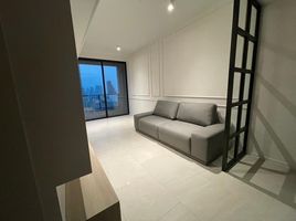 1 Bedroom Apartment for sale at The Lofts Silom, Si Lom