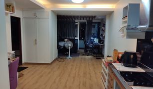 Studio Condo for sale in Bang Lamphu Lang, Bangkok Sathorn Bridge Tower