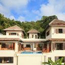 ไวท์ อซัวร์วิลล่า