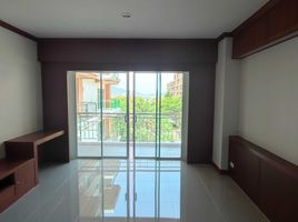 3 Schlafzimmer Wohnung zu verkaufen im The Green Places Condominium, Ratsada