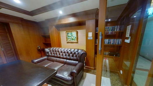 3D视图 of the Library / Reading Room at Wattana Suite