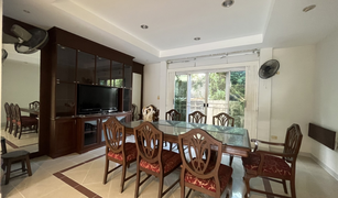 6 Bedrooms House for sale in Phra Khanong Nuea, Bangkok 