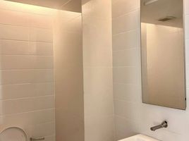 1 спален Кондо на продажу в The Room Sukhumvit 21, Khlong Toei Nuea