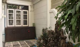 5 Schlafzimmern Reihenhaus zu verkaufen in Khlong Tan, Bangkok 