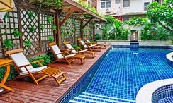 Фото 2 of the Communal Pool at Silom Serene