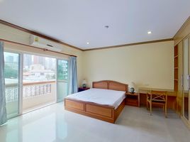 1 Schlafzimmer Appartement zu vermieten im El Patio, Khlong Toei Nuea