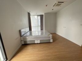 2 Schlafzimmer Wohnung zu vermieten im Chern Residence, Khlong Tan Nuea