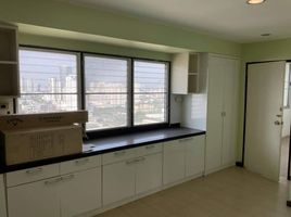 3 Bedroom Apartment for rent at D.S. Tower 1 Sukhumvit 33, Khlong Tan Nuea