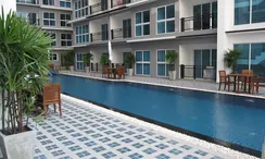 Photo 3 of the Communal Pool at Avenue Residence