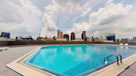 3D视图 of the Communal Pool at Thonglor Tower