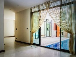 4 Schlafzimmer Villa zu vermieten im Em Villa's Compound, Khlong Tan