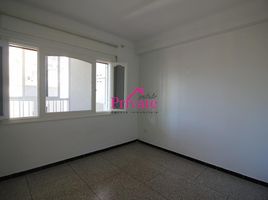 4 Schlafzimmer Appartement zu vermieten im Location Appartement 150 m²,Quartier Wilaya -Tanger Ref: LA498, Na Charf, Tanger Assilah