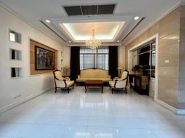 5 Schlafzimmer Villa zu verkaufen im Narasiri Pattanakarn-Srinakarin, Suan Luang