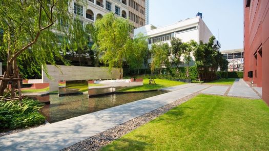 Фото 1 of the Communal Garden Area at Wyne Sukhumvit