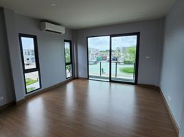 4 Bedroom Villa for sale at Centro Bangna Km7, Bang Kaeo
