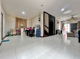 4 Schlafzimmer Villa zu verkaufen im Baan Pantiya, Saen Saep, Min Buri