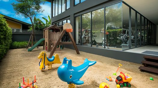 Фото 1 of the Outdoor Kids Zone at Somerset Ekamai Bangkok