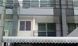 3 Bedrooms Townhouse for sale in Nong Khang Phlu, Bangkok 