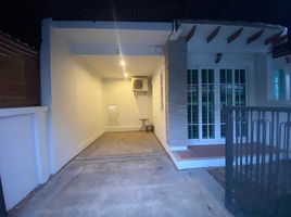 3 Schlafzimmer Reihenhaus zu vermieten im Baan Pieamsuk Tuscany Pattanakarn 44, Bang Kraso, Mueang Nonthaburi