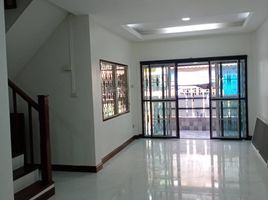 3 Schlafzimmer Reihenhaus zu verkaufen im Lully Ville Lumlukka Khlong 3, Lat Sawai