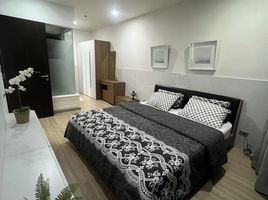 1 Schlafzimmer Appartement zu vermieten im Sky Walk Residences, Phra Khanong Nuea