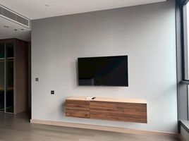 2 спален Кондо в аренду в The Esse at Singha Complex, Bang Kapi, Хуаи Кхщанг, Бангкок