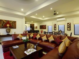 3 Schlafzimmer Villa zu verkaufen im The Villas Nai Harn Phuket, Rawai