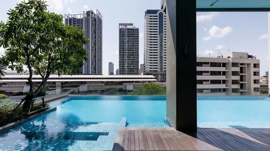 사진들 3 of the Communal Pool at Hive Sathorn